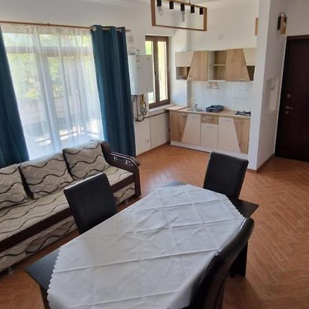 Casa Francesca Lägenhet Comanesti  Exteriör bild