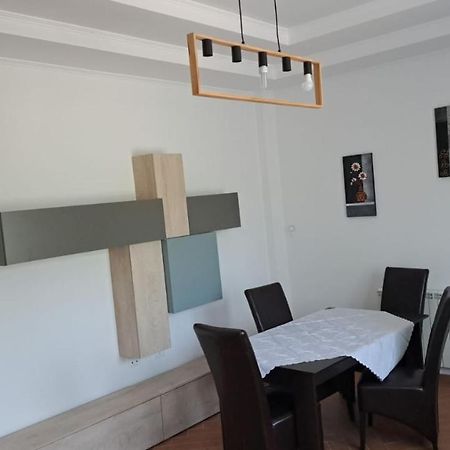 Casa Francesca Lägenhet Comanesti  Exteriör bild