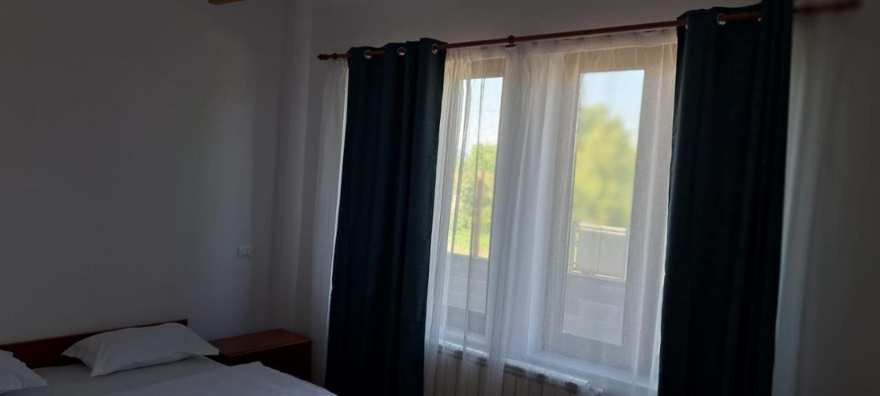 Casa Francesca Lägenhet Comanesti  Exteriör bild