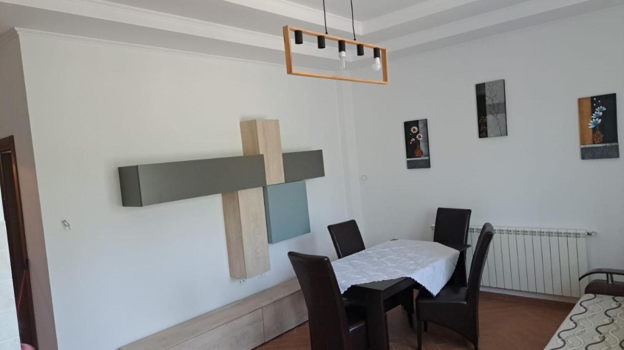 Casa Francesca Lägenhet Comanesti  Exteriör bild
