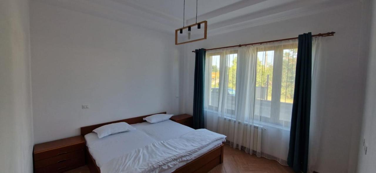 Casa Francesca Lägenhet Comanesti  Exteriör bild
