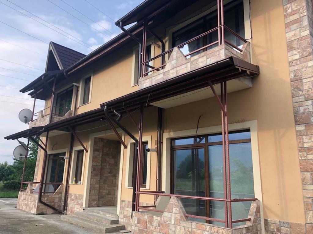 Casa Francesca Lägenhet Comanesti  Exteriör bild